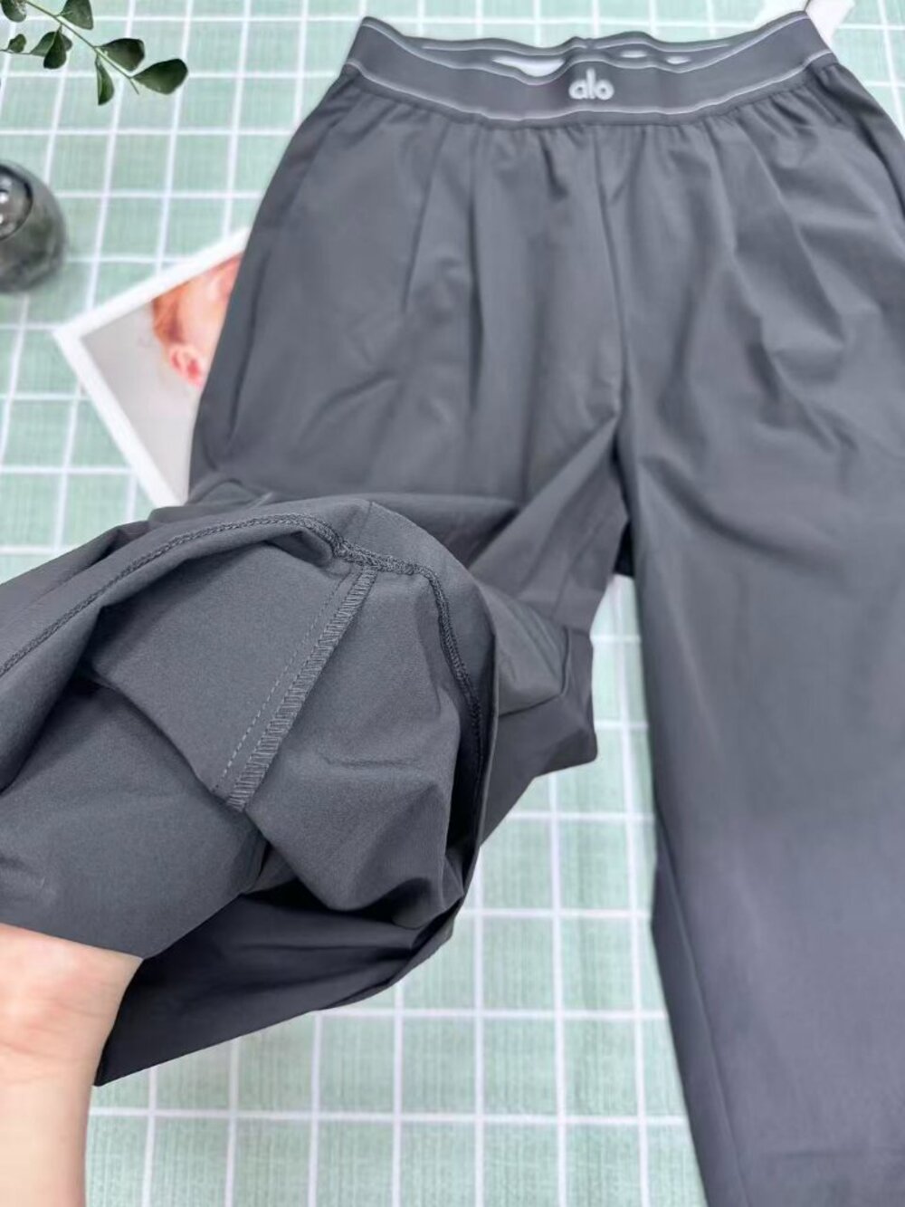 Dark Grey ALO Yoga❤🏃‍♀️ Women's Suit Up Trouser (Regular) - Picture 2 of 8